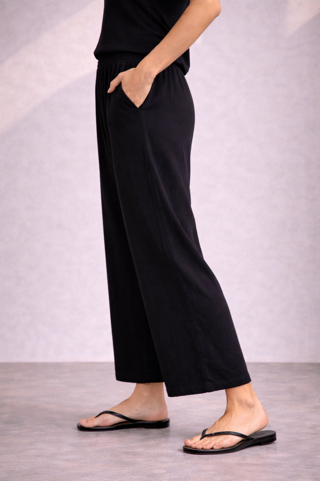 Lightweight Linen Blend Capris Black | b.young
