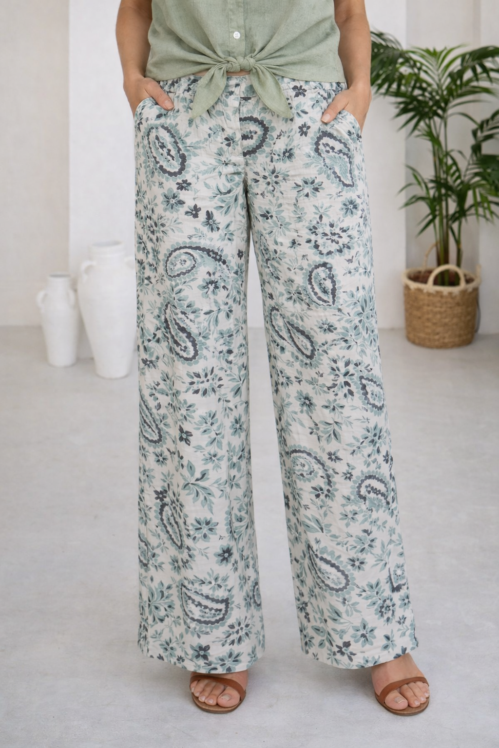 Straight Leg Trousers – Relaxed Fit | FRANSA